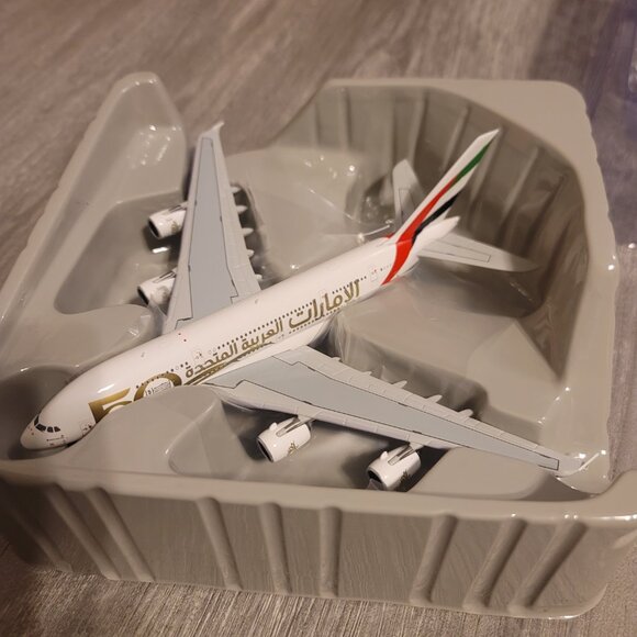 Airbus A380-800 1:400 Scale Gemini Jets Emirates 50th Year Anniversary Airplane - Picture 3 of 5